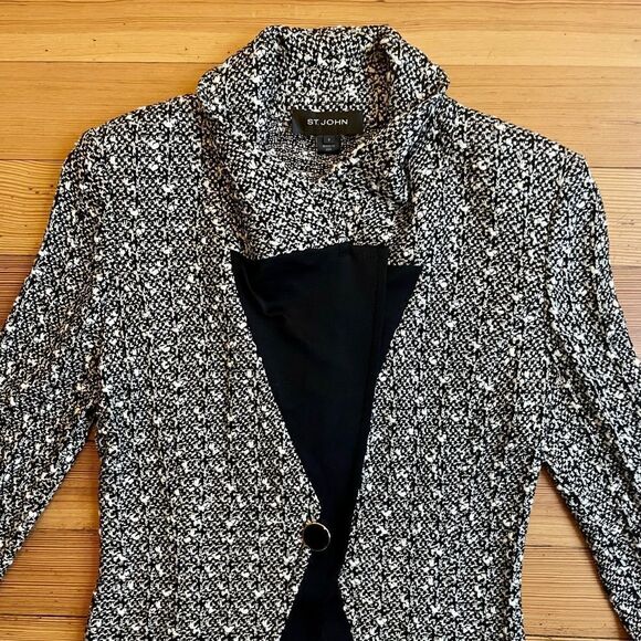 St. John rayon wool textured blend knit blazer. Size 4. - Picture 8 of 13